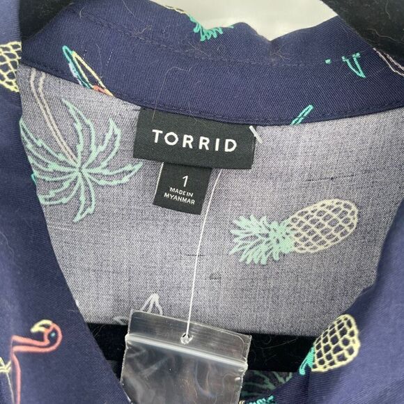 NWT Torrid Navy Blue Short Sleeve Summer Tropical Print Button Up Blouse Size 1 - Picture 2 of 7